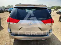 2013 Toyota SIENNA photo