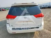 2013 Toyota SIENNA photo