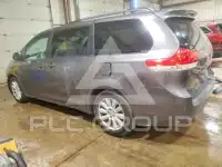 2013 Toyota SIENNA фото