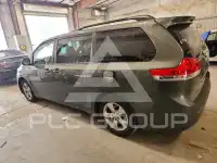 2013 Toyota SIENNA photo