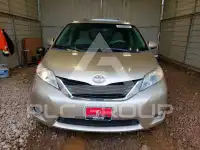 2013 Toyota SIENNA фото