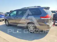 2013 Toyota SIENNA фото