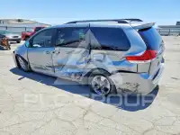 2013 Toyota SIENNA фото