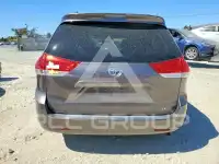 2013 Toyota SIENNA photo