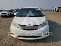 2013 Toyota SIENNA photo