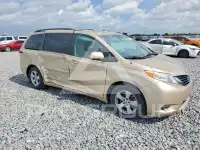 2013 Toyota SIENNA photo