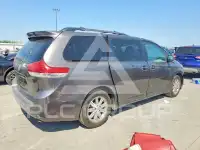 2013 Toyota SIENNA фото
