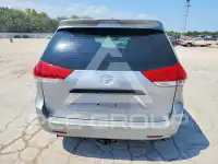 2013 Toyota SIENNA фото