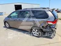 2013 Toyota SIENNA фото