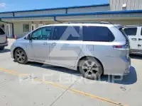2013 Toyota SIENNA photo