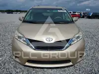 2013 Toyota SIENNA photo