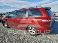 2013 Toyota SIENNA фото