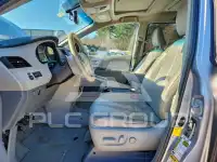 2013 Toyota SIENNA фото
