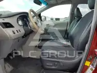 2013 Toyota SIENNA фото