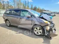2013 Toyota SIENNA photo