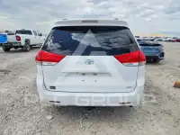 2013 Toyota SIENNA photo