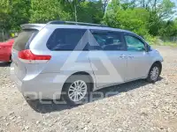 2013 Toyota SIENNA фото