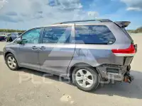 2013 Toyota SIENNA photo