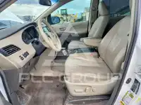 2013 Toyota SIENNA photo