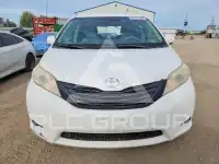 2013 Toyota SIENNA photo