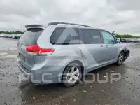 2013 Toyota SIENNA фото