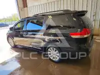 2013 Toyota SIENNA photo