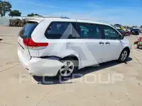 2013 Toyota SIENNA photo