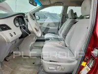 2013 Toyota SIENNA photo