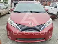 2013 Toyota SIENNA photo
