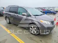 2013 Toyota SIENNA photo