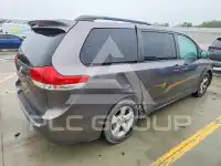 2013 Toyota SIENNA photo