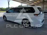 2013 Toyota SIENNA фото