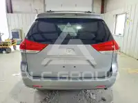 2013 Toyota SIENNA photo