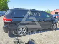 2013 Toyota SIENNA photo