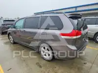 2013 Toyota SIENNA photo