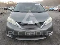 2013 Toyota SIENNA photo