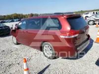 2013 Toyota SIENNA фото
