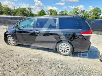 2013 Toyota SIENNA фото