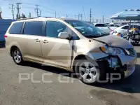 2013 Toyota SIENNA фото