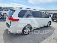 2013 Toyota SIENNA фото