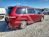 2013 Toyota SIENNA photo
