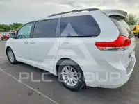 2013 Toyota SIENNA фото