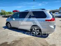 2013 Toyota SIENNA фото
