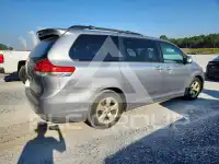 2013 Toyota SIENNA фото