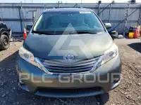 2013 Toyota SIENNA photo