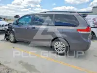 2013 Toyota SIENNA фото