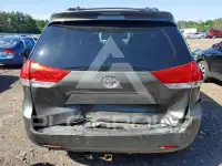 2013 Toyota SIENNA photo