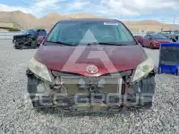 2013 Toyota SIENNA фото