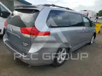 2013 Toyota SIENNA photo