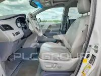 2013 Toyota SIENNA photo